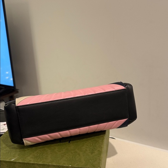 Gucci Red, Navy, Cream, and Pink Shoulder Bag - Picture 14 of 15